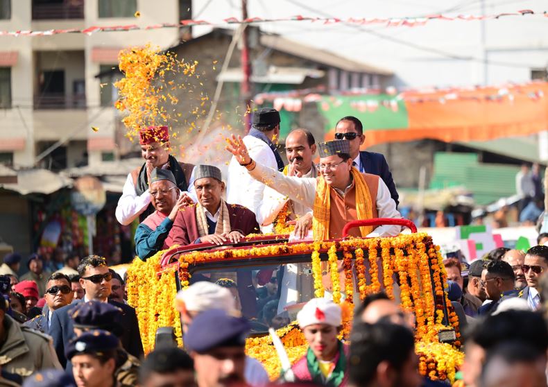 CM धामी स्पोर्ट्स स्टेडियम से देव सिंह मैदान तक आयोजित रोड शो किया प्रतिभाग