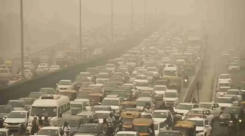 दिल्ली में बढ़ता प्रदूषण: सांस लेना हुआ मुश्किल, AQI स्तर 400 के पार