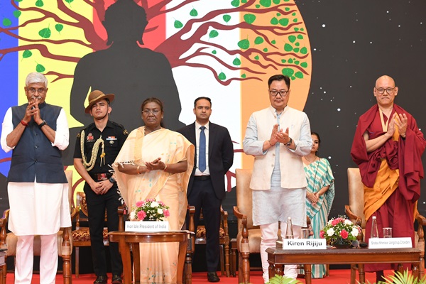   प्रथम एशियाई बौद्ध शिखर सम्मेलन में शामिल हुई राष्ट्रपति द्रौपदी मुर्मू 