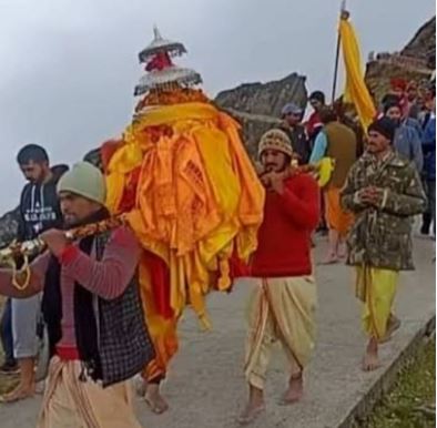 तुंगनाथ की चल विग्रह डोली रुकने पर वन अधिकारी पर गिरी गाज