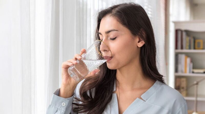 ज्यादा पानी पीने से तेजी से कम होता है वजन, जानें इस बात में कितनी सच्चाई