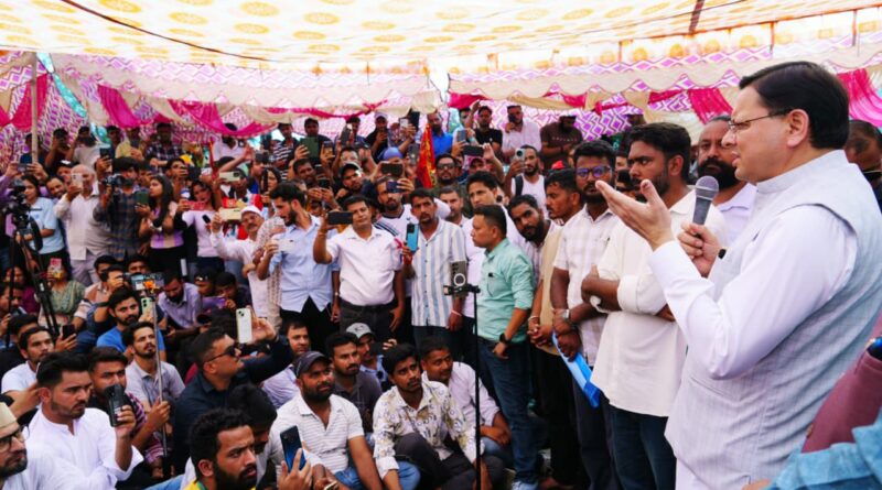 युवाओं के बीच सीएम धामी, परीक्षा घोटाले की सीबीआई जांच की मांग आगे बढ़ाई।