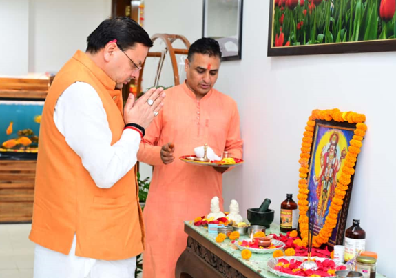 मुख्यमंत्री पुष्कर सिंह धामी ने आयुर्वेद दिवस के अवसर पर प्रदेशवासियों के स्वास्थ्य और समृद्धि की कामना करते हुए शुभकामनाएं दीं।