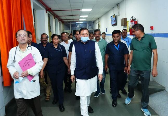 मुख्यमंत्री पुष्कर सिंह धामी द्वारा दून अस्पताल का निरीक्षण, मरीजों से सीधे संवाद कर जानी उनकी स्वास्थ्य सेवाओं की स्थिति