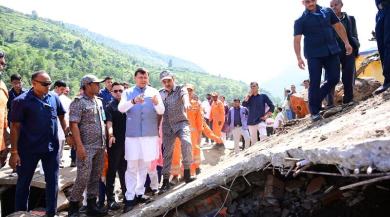 मुख्यमंत्री ने चमोली में आपदा पीड़ितों के हालात का जायजा लिया और उन्हें हरसंभव सहयोग देने की बात कही।
