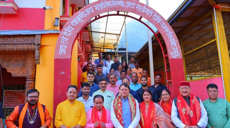 मुख्यमंत्री धामी ने धारी देवी मंदिर में विशेष पूजा की और प्रदेश को आपदाओं से सुरक्षित रखने की कामना की।