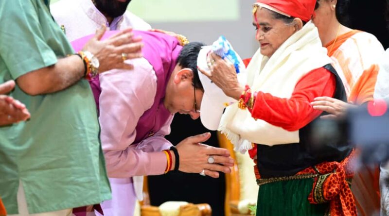 वृद्धजन दिवस अवसर पर सीएम धामी ने कहा – वरिष्ठ नागरिक हमारी धरोहर।