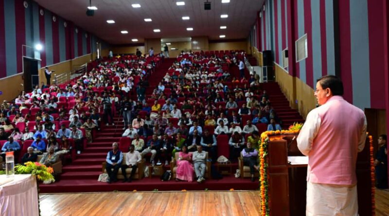 मुख्यमंत्री पुष्कर सिंह धामी ने दून विश्वविद्यालय में सामाजिक विज्ञान संस्थानों के अंतरराष्ट्रीय सम्मेलन का शुभारंभ किया।