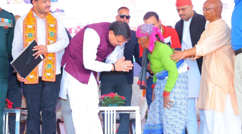 शहीद स्मरण समारोह के अवसर पर मुख्यमंत्री धामी ने 6 पूर्ण व 5 नई योजनाओं सहित कुल 11 परियोजनाओं का लोकार्पण एवं शिलान्यास किया।