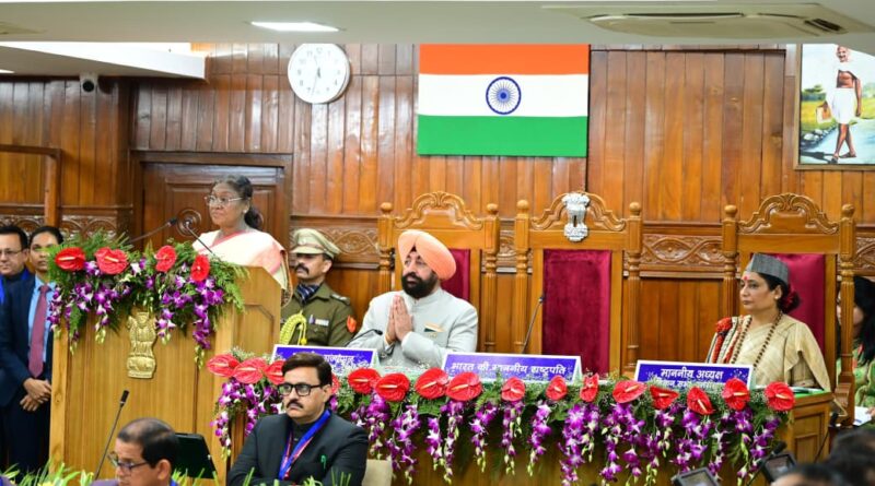 राज्य स्थापना के 25 वर्ष पूर्ण होने पर राष्ट्रपति मुर्मु ने विशेष सत्र को संबोधित किया।