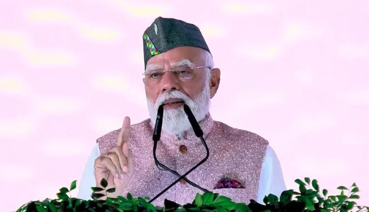 नरेंद्र मोदी ने प्रदेश को आठ हजार करोड़ की योजनाओं का आशीर्वाद दिया।