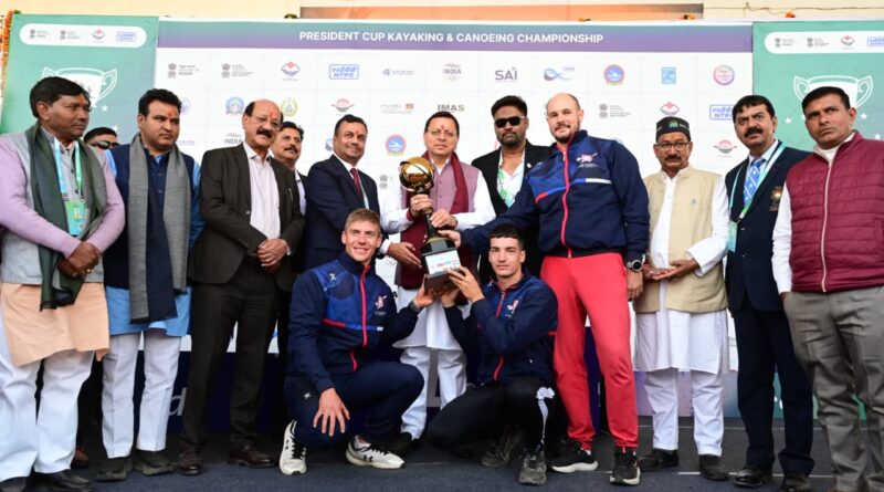 “इंटरनेशनल प्रेसीडेंट कप-2025’’ व “4th टिहरी वाटर स्पोर्ट्स कप-2025’’ के समापन मौके पर सीएम धामी टिहरी झील पहुंचे, जहाँ उन्होंने खिलाड़ियों के साथ संवाद करते हुए उनके खेल प्रदर्शन की प्रशंसा की।