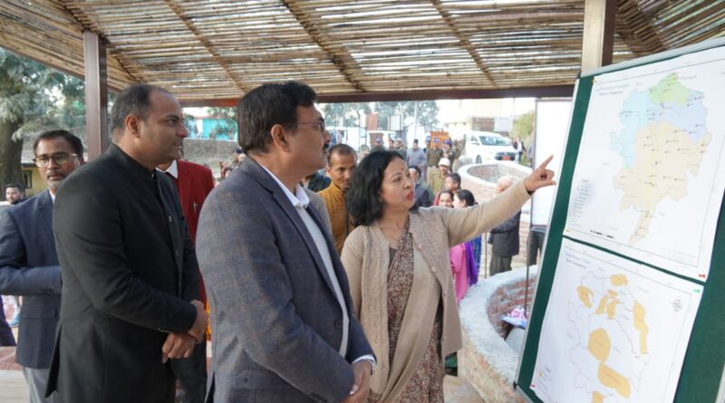 आनन्द बर्द्धन ने टनकपुर और आसपास के जलक्षेत्रों में विकास व सुरक्षा कार्यों का निरीक्षण किया।