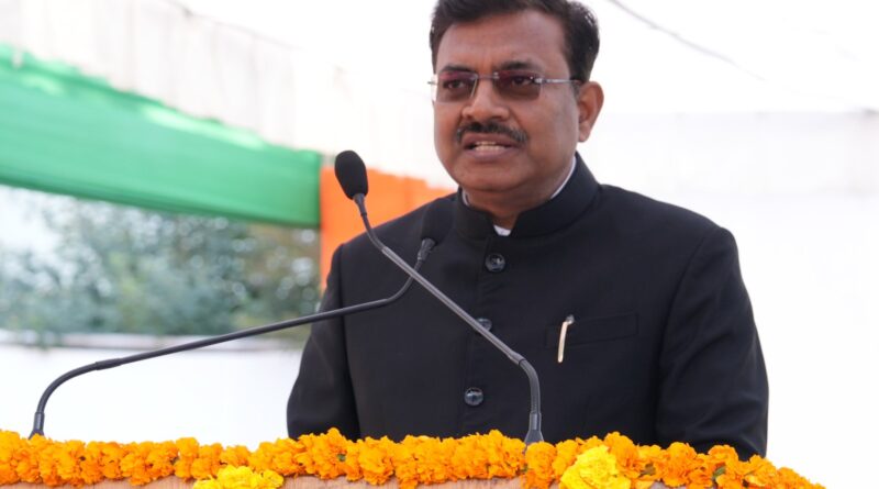 मुख्य सचिव ने सचिवालय में ध्वज फहराकर प्रदेशवासियों और सचिवालय परिवार को गणतंत्र दिवस की बधाई दी