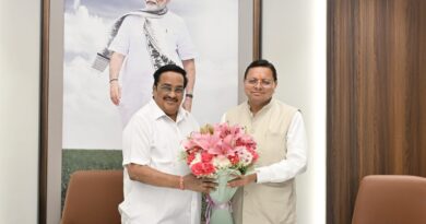 नई दिल्ली में हुई बैठक में मुख्यमंत्री धामी और केंद्रीय मंत्री पाटिल ने महाकुंभ व नमामि गंगे योजनाओं पर विचार किया।