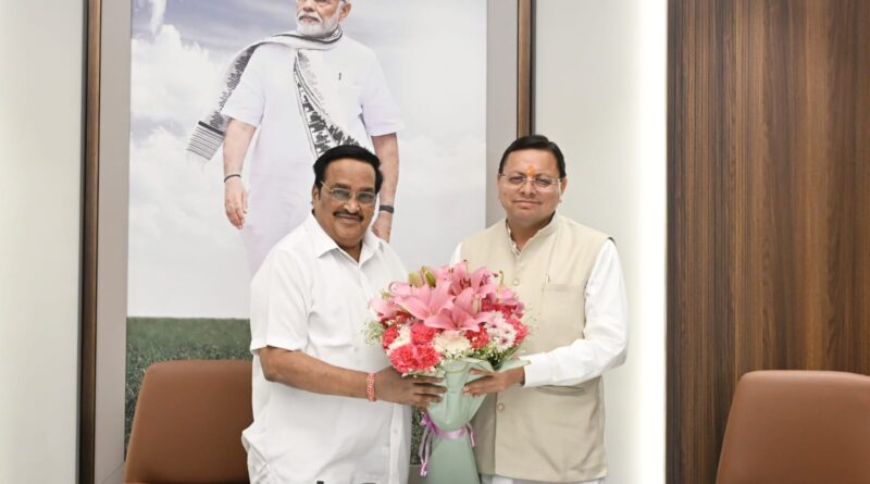 नई दिल्ली में हुई बैठक में मुख्यमंत्री धामी और केंद्रीय मंत्री पाटिल ने महाकुंभ व नमामि गंगे योजनाओं पर विचार किया।