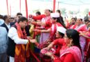 सीएम धामी ने जनसमुदाय संग साझा की उत्सव की खुशियां जनता ने पुष्पवर्षा कर किया भव्य स्वागत