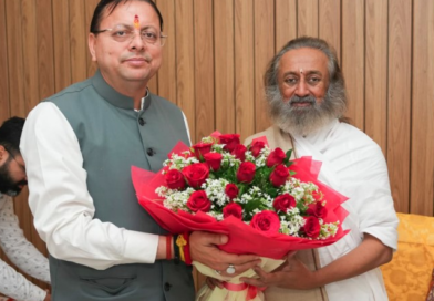 मुख्यमंत्री धामी ने श्री श्री रविशंकर से की शिष्टाचार भेंट