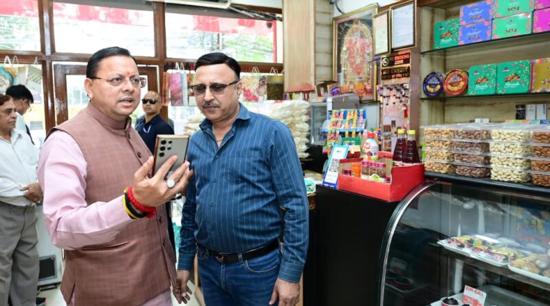 सीएम हेल्पलाइन पर दर्ज शिकायत की पड़ताल करने खुद मौके पर पहुंचे मुख्यमंत्री पुष्कर सिंह धामी