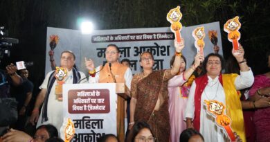 देहरादून में सीएम धामी के नेतृत्व में महिला आक्रोश मशाल यात्रा में उमड़ा जनसैलाब