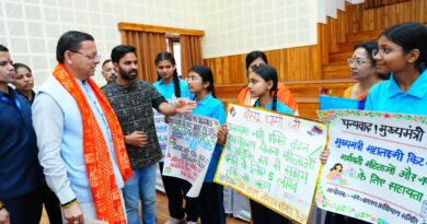 मुख्यमंत्री पुष्कर सिंह धामी ने मुख्य सेवक सदन में  प्रदेशभर से आए नागरिकों की समस्याएं सुनीं।