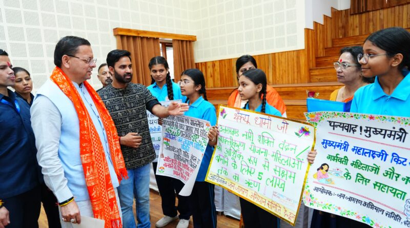 मुख्यमंत्री पुष्कर सिंह धामी ने मुख्य सेवक सदन में  प्रदेशभर से आए नागरिकों की समस्याएं सुनीं।