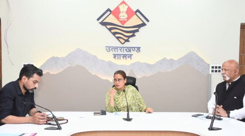 मंत्री से वार्ता के बाद धरना खत्म करने पर राजी हुए पीआरडी स्वयं सेवक