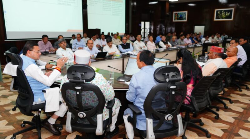 सीएम घोषणाओं के समयबद्ध क्रियान्वयन के लिए मुख्यमंत्री धामी ने अधिकारियों को दिये निर्देश।
