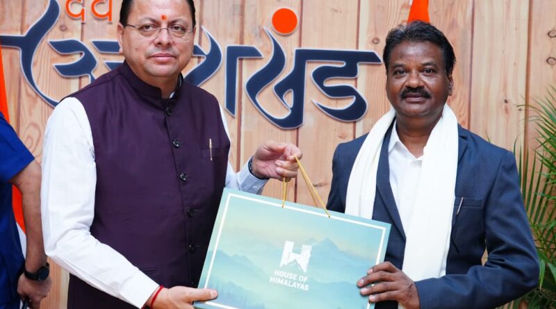 मुख्यमंत्री पुष्कर सिंह धामी से छत्तीसगढ़ से आए पत्रकारों के प्रतिनिधिमंडल ने की शिष्टाचार भेंट