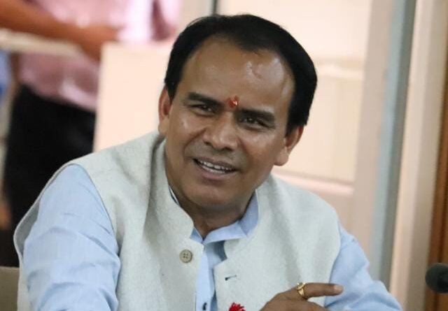 निदेशालय स्तर पर भी होगा बीमार शिक्षकों का स्वास्थ्य परीक्षणः डाॅ. धन सिंह रावत