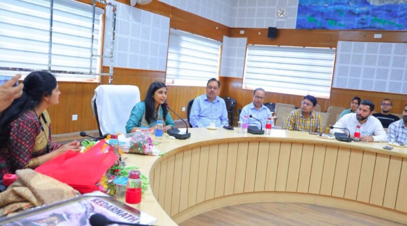 स्थानांतरण पर जिला विकास अधिकारी मनविंदर कौर को भावभीनी विदाई
