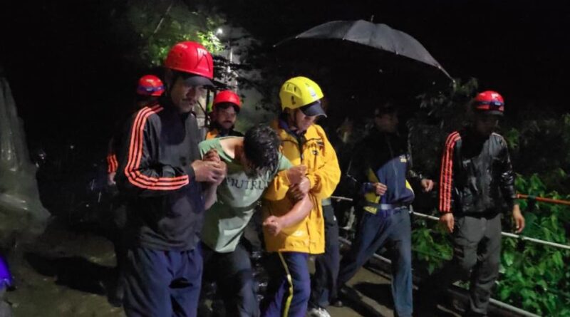 केदारनाथ पैदल मार्ग पर गहरी खाई में गिरे युवक का एसडीआरएफ ने किया सफल रेस्क्यू