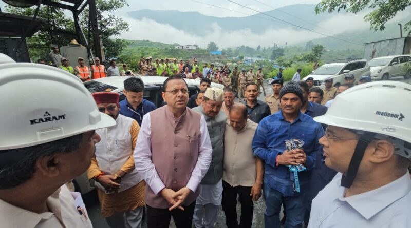 बेहद खराब मौसम के बीच भी पीपलकोटी पहुंचे मुख्यमंत्री धामी