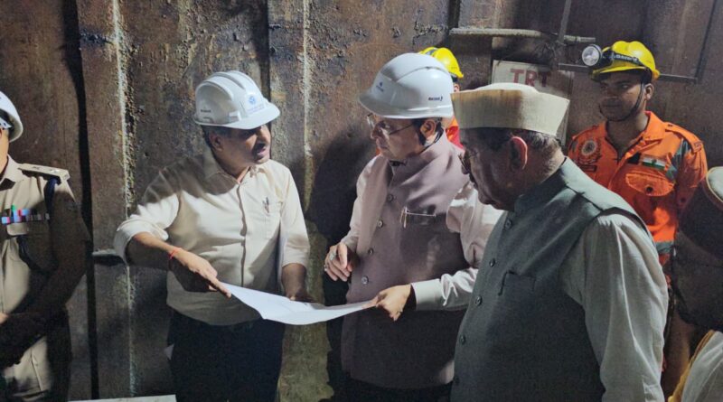 मुख्यमंत्री पुष्कर सिंह धामी ने टीएचडीसी (THDC) टनल हादसे का किया स्थलीय निरीक्षण, रेस्क्यू अभियान का लिया जायजा