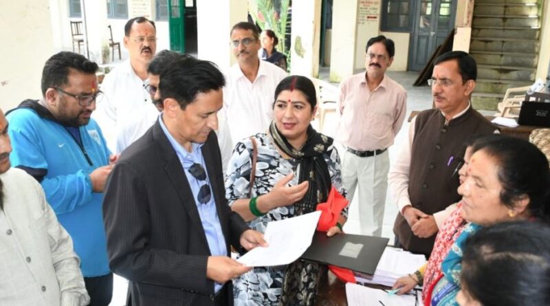 आयुक्त दीपक रावत ने किया SIR कार्यों का स्थलीय निरीक्षण