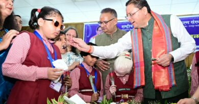 दिव्यांग बच्चों के बीच अपना जन्म दिवस मनाने पहुंचे मुख्यमंत्री पुष्कर सिंह धामी, बच्चों के साथ केक काटा, आत्मीयता से मिले और साझा की जन्म दिवस की खुशियां