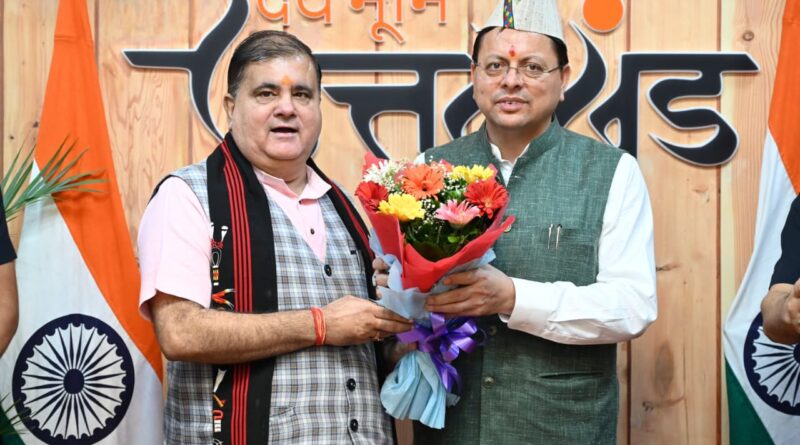 मुख्यमंत्री पुष्कर सिंह धामी के जन्मदिवस पर मुख्यमंत्री आवास में उमड़ा आत्मीयता का माहौल, मंत्रीगण, अधिकारी-कर्मचारी और जनप्रतिनिधियों ने दी शुभकामनाएं