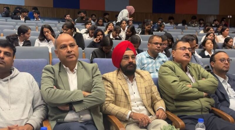 कौशल विकास, अप्रेंटिसशिप, स्टार्टअप और स्वरोजगार के अवसरों के साथ सरकारी योजनाओं की दी जानकारी